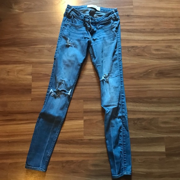 Hollister ripped jeans - Picture 1 of 3